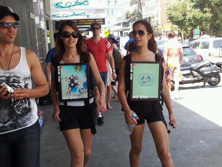 15inch lcd screen wearable walking advertising sign for street promotion-Felehoo.com